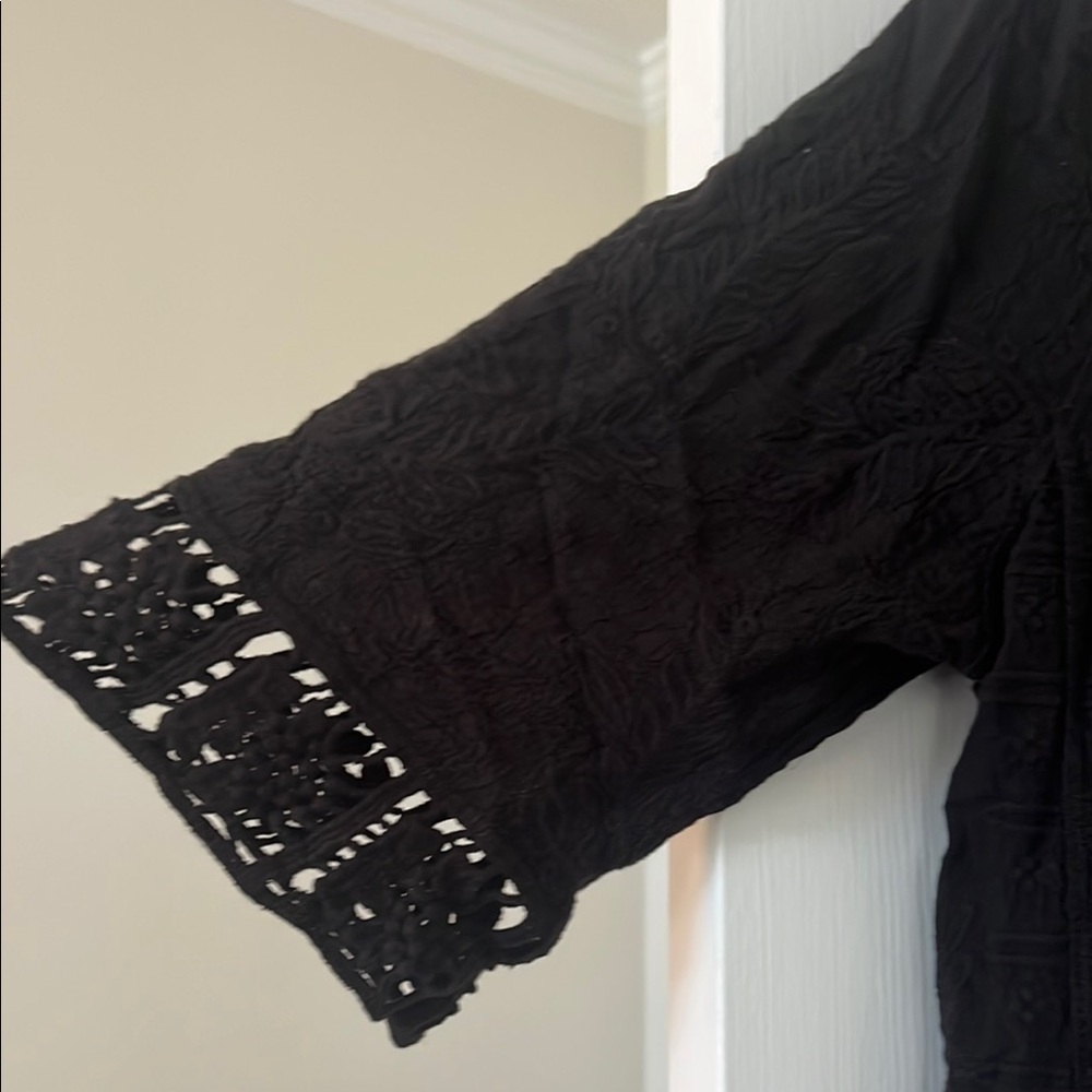Elegant Black Lace Women's coverup - Picture 3 of 6